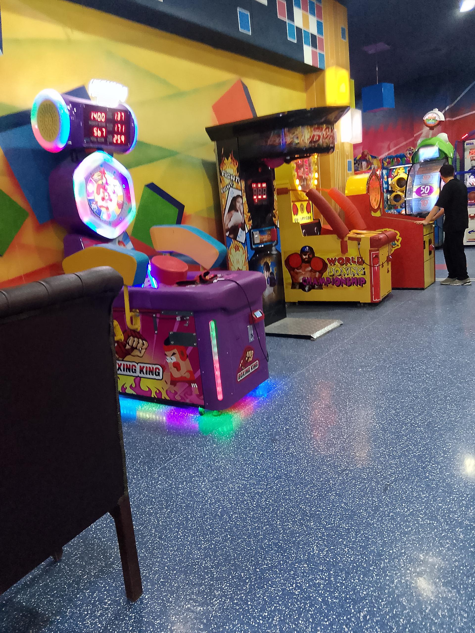 عکس شهربازی سرپوشیده سیتی سنتر قشم