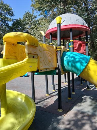 عکس زمین بازی پارک قیطریه