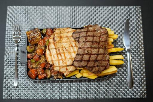 عکس رستوران فرنگی زیتون بین