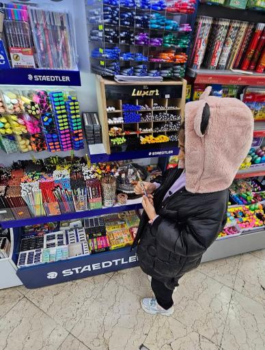 کتابسرا و نوشت افزار حوض نقاشی