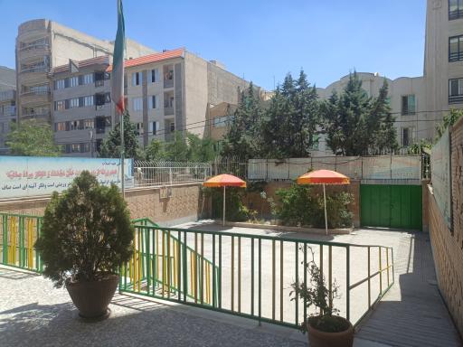 عکس مدرسه بزرگسالان آموزش از راه دور دریا