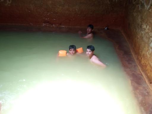 عکس آبگرم لیقوان