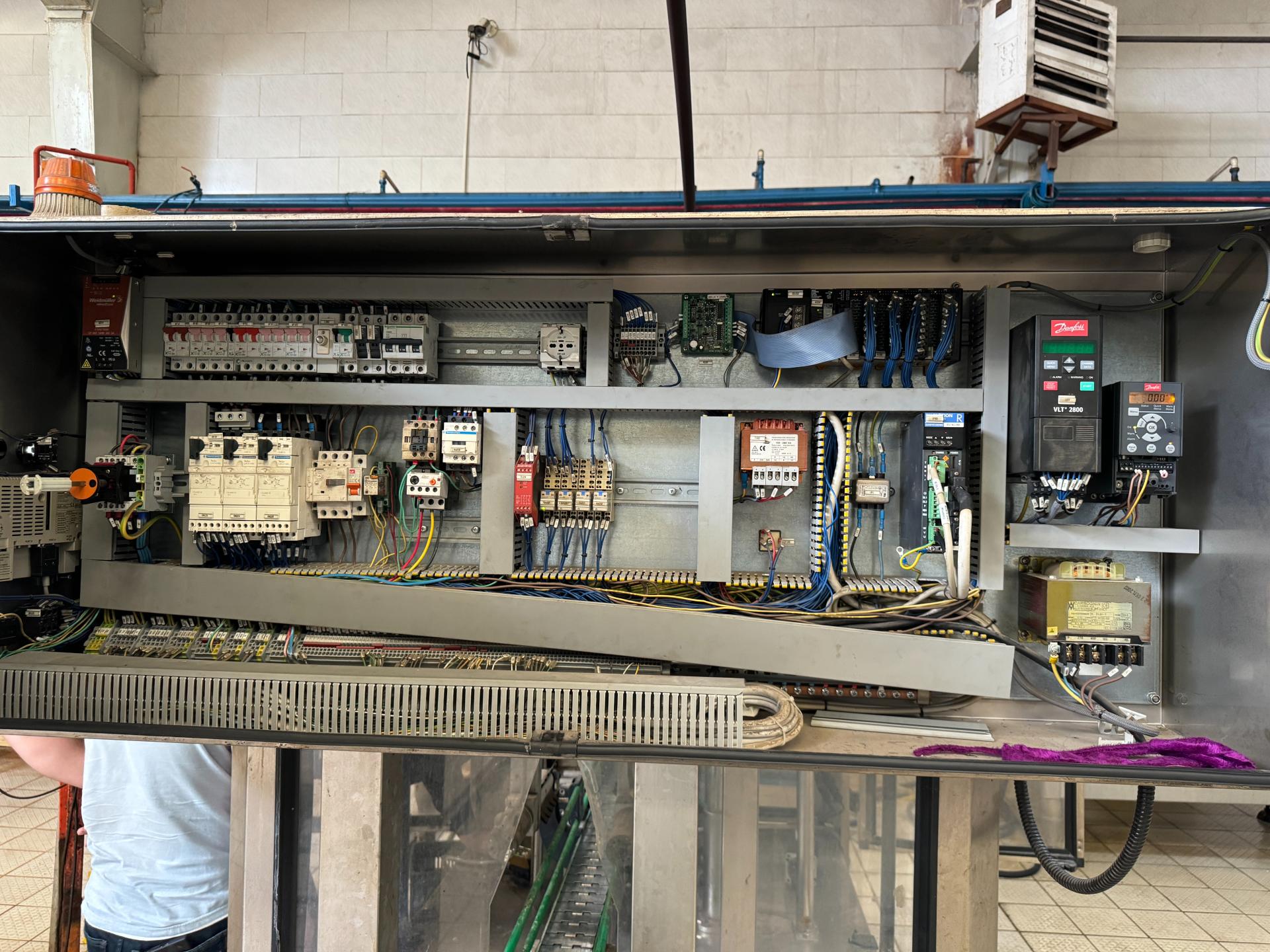 عکس خدمات فنی مهندسی اروم ریپیر فیضی