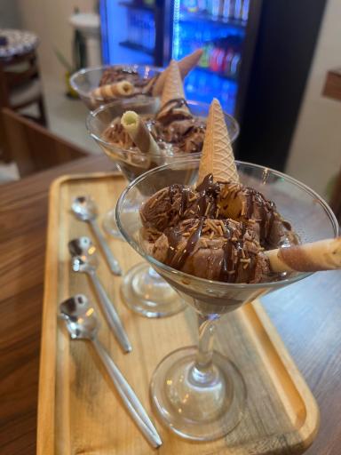 عکس کافی شاپ رز آبی