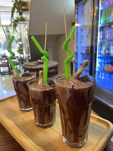 عکس کافی شاپ رز آبی