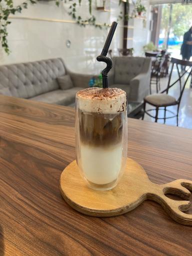 عکس کافی شاپ رز آبی