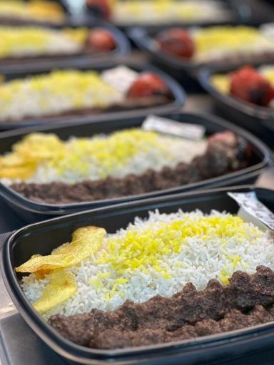 عکس مجموعه غذایی و بیرون بر ژین