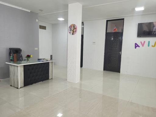 عکس آکادمی زبانهای خارجی آویژه