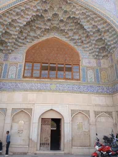 عکس ورودی مدرسه خان