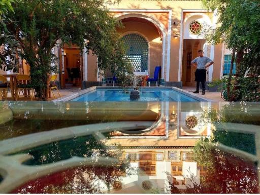 عکس عمارت ایوان