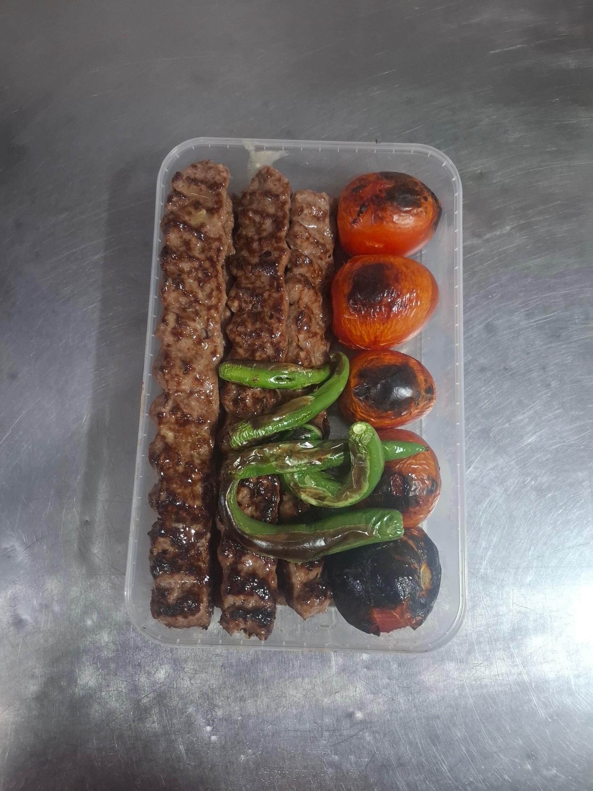 عکس چلوکبابی زعفرون