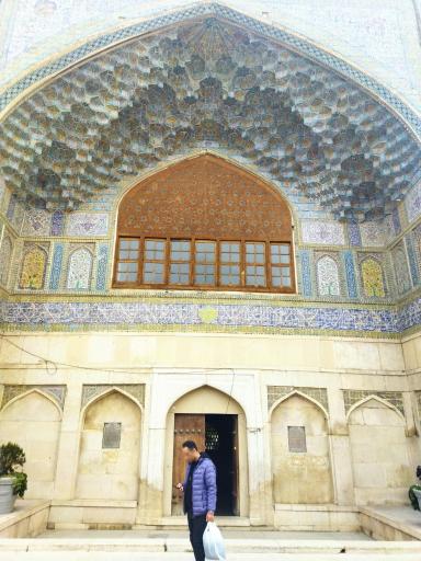 عکس ورودی مدرسه خان