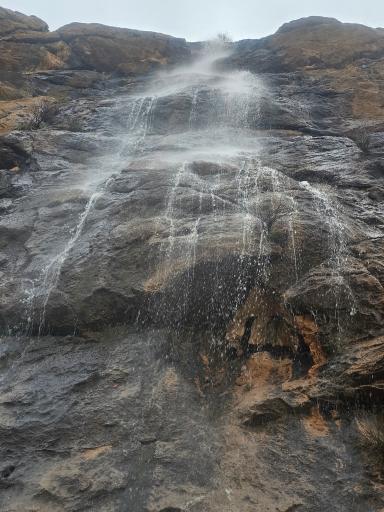 عکس آبشار مصنوعی پارک کوهستان