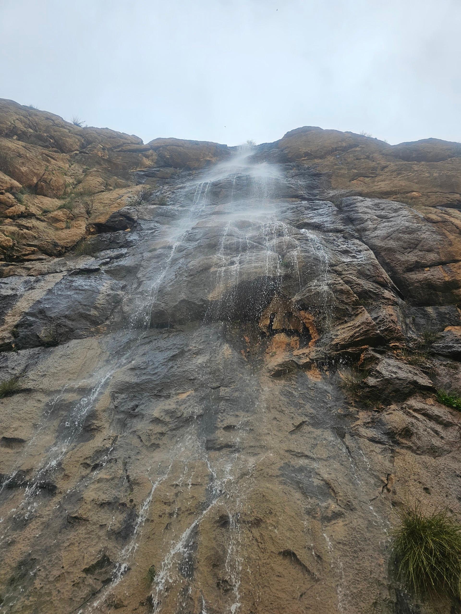 عکس آبشار مصنوعی پارک کوهستان