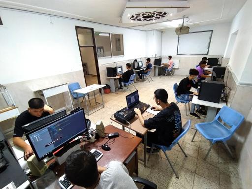 عکس هنرستان فن آوران دانش