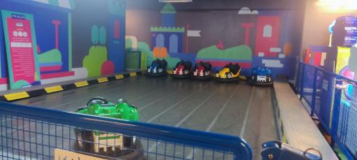 عکس شهربازی قلعه شادی شعبه کیامال