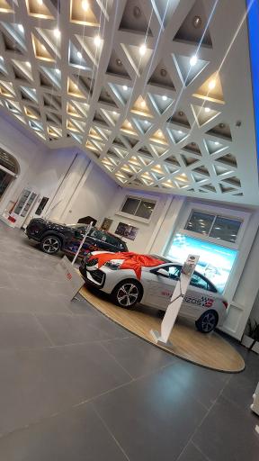 عکس نمایندگی مدیران خودرو فاتحی