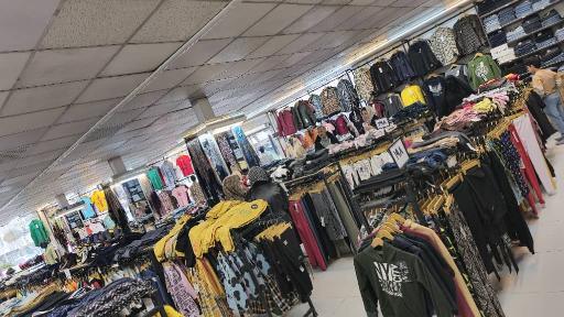 عکس فروشگاه پوشاک آقا وعزیز
