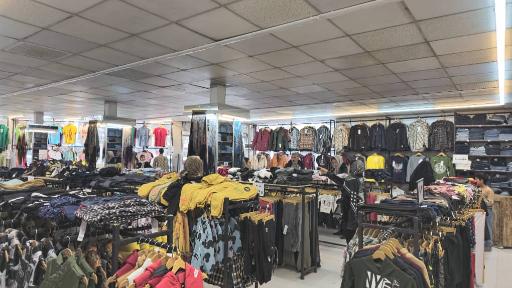 عکس فروشگاه پوشاک آقا وعزیز