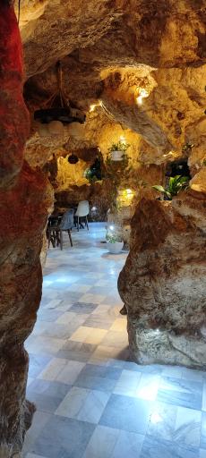 عکس غار رستوران شاه کوه