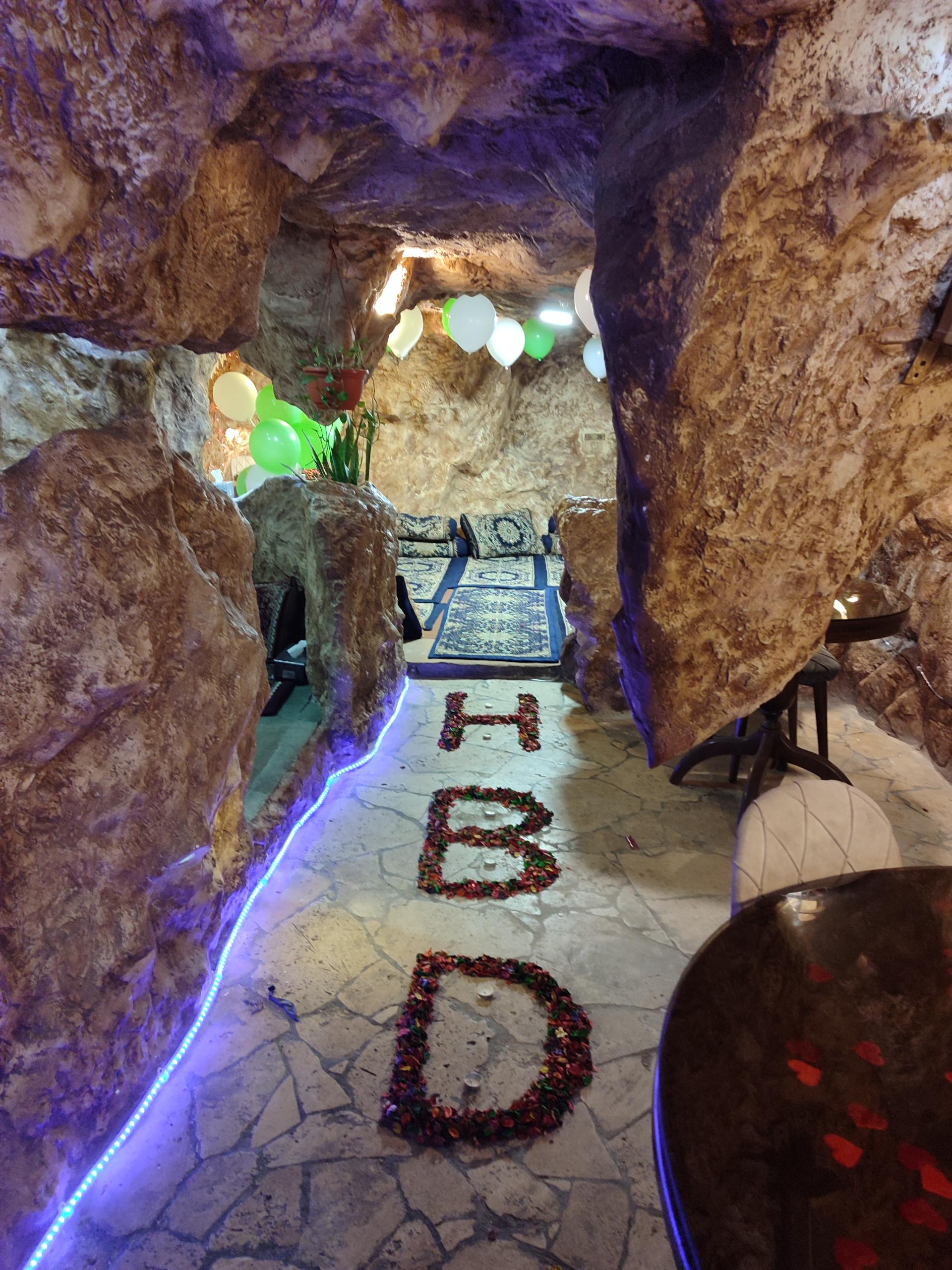 عکس غار رستوران شاه کوه