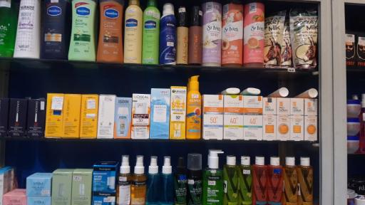 عکس فروشگاه آرایشی به آرا 