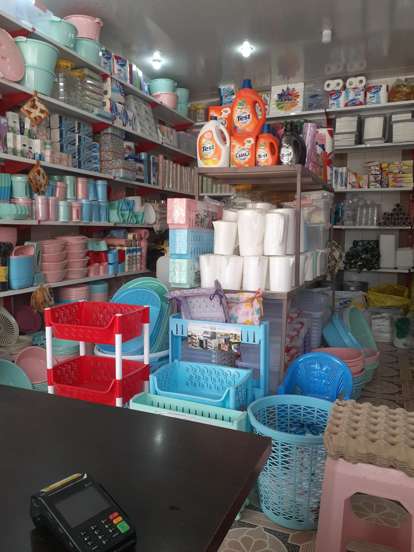 عکس پخش ظروف یکبارمصرف و پلاسکو درخشان