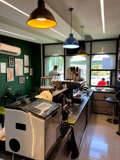 عکس کافه اِژا