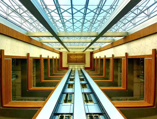 عکس ساختمان اداری ایران مال