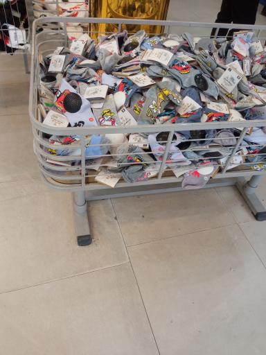 عکس فروشگاه لباس آتش کش