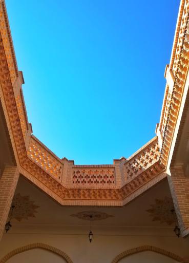 عکس گلابگیری و اقامتگاه بومگردی و سنتی دیاوا