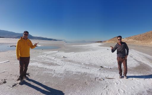 عکس دریاچه نمک مهارلو