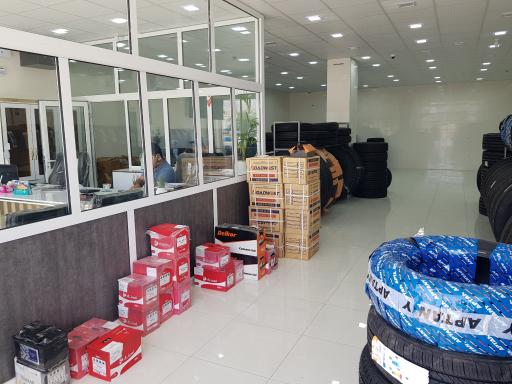 عکس فروشگاه لاستیک و باطری امیر