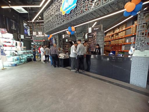 عکس فروشگاه قطعات خودرو بی نی سی