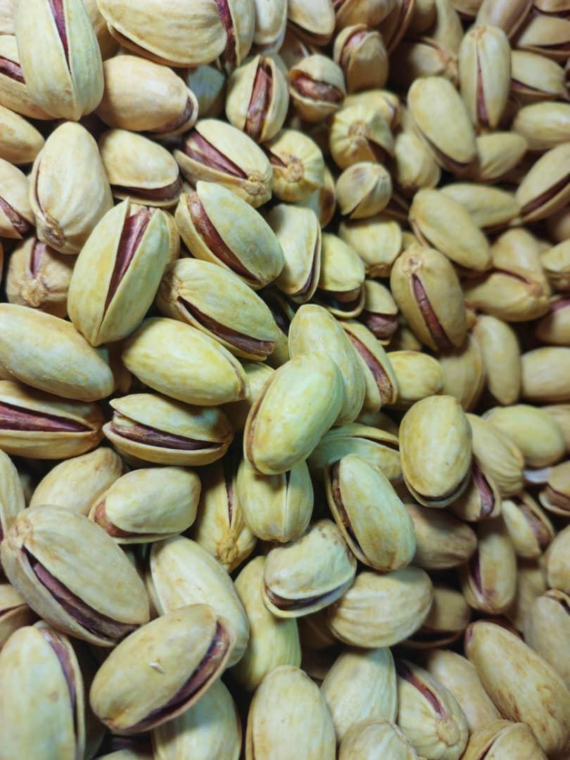 عکس ُسوغات و خشکبار حاج حسین بختیار زاهدان