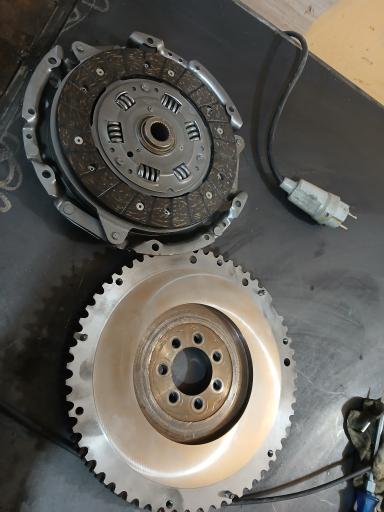 عکس تعمیرگاه اتومبیل یادگار