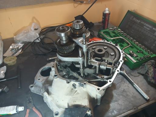 عکس تعمیرگاه اتومبیل یادگار