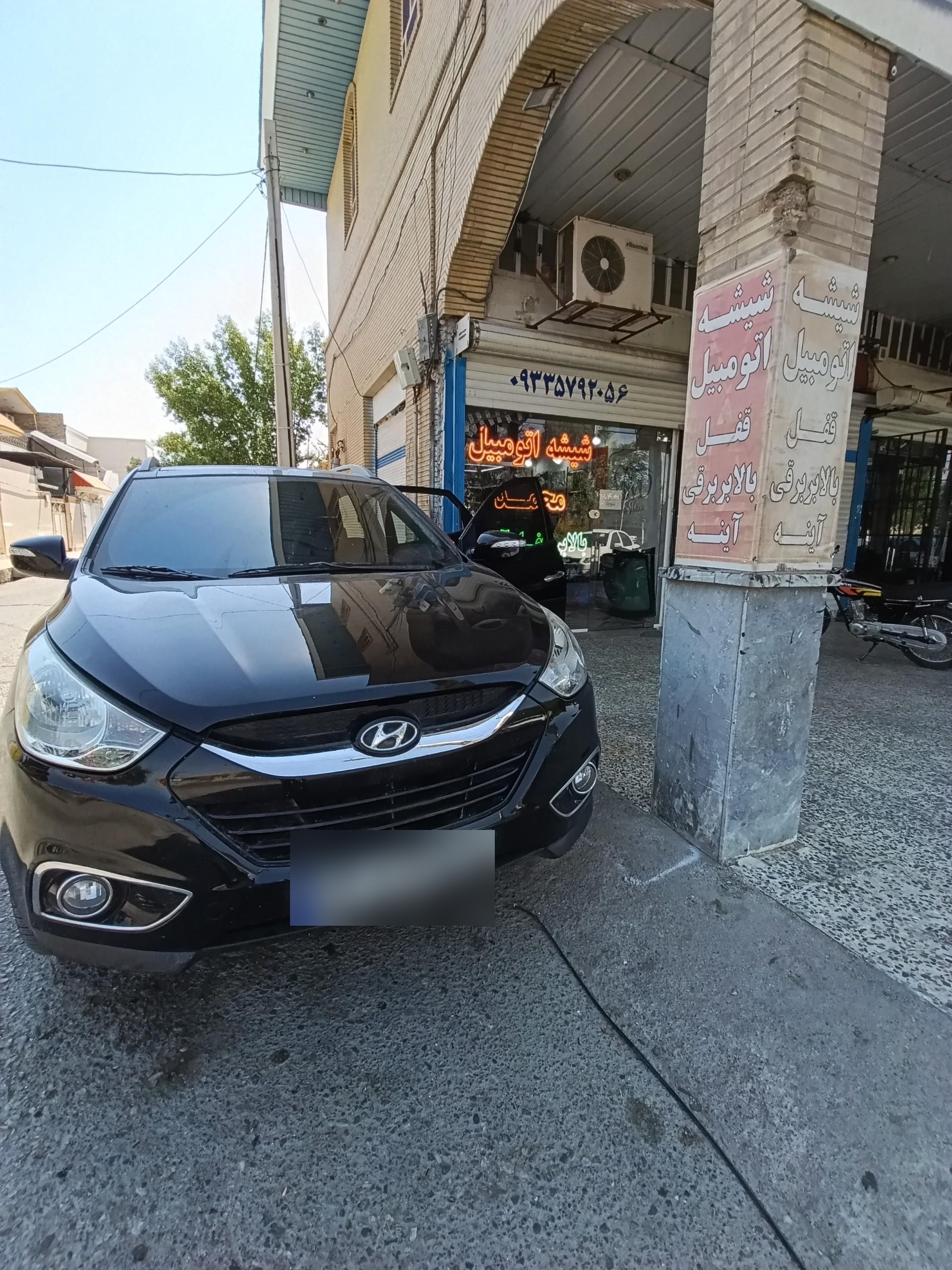 عکس شیشه اتومبیل محمد 