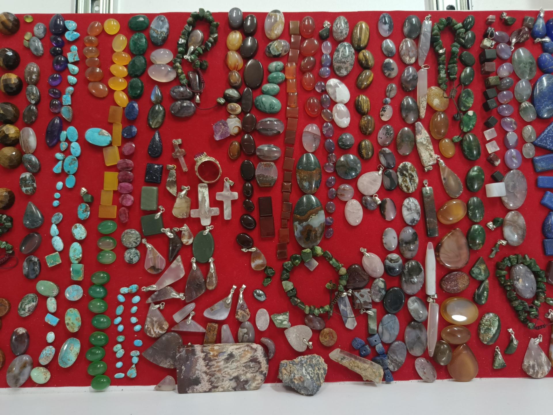 عکس گوهر تراشی و صنایع دستی سیاوش