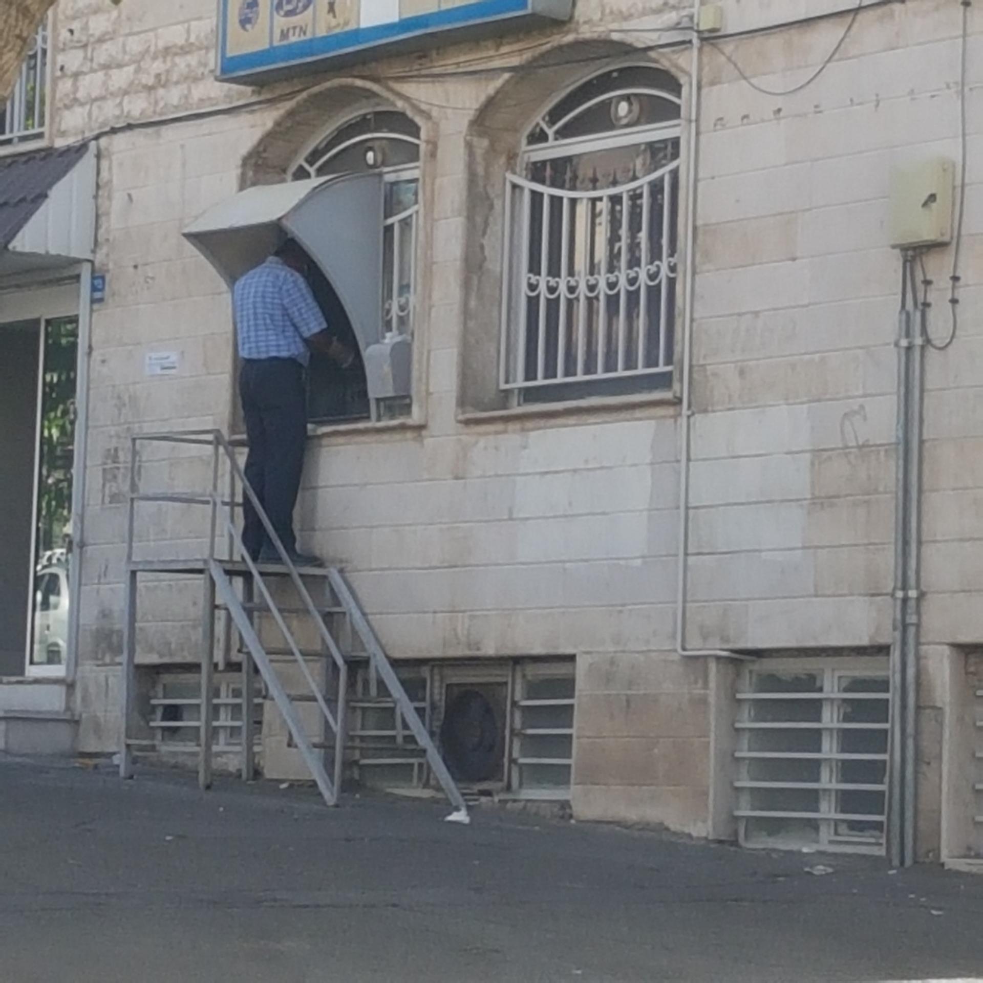 عکس خودپرداز پست بانک