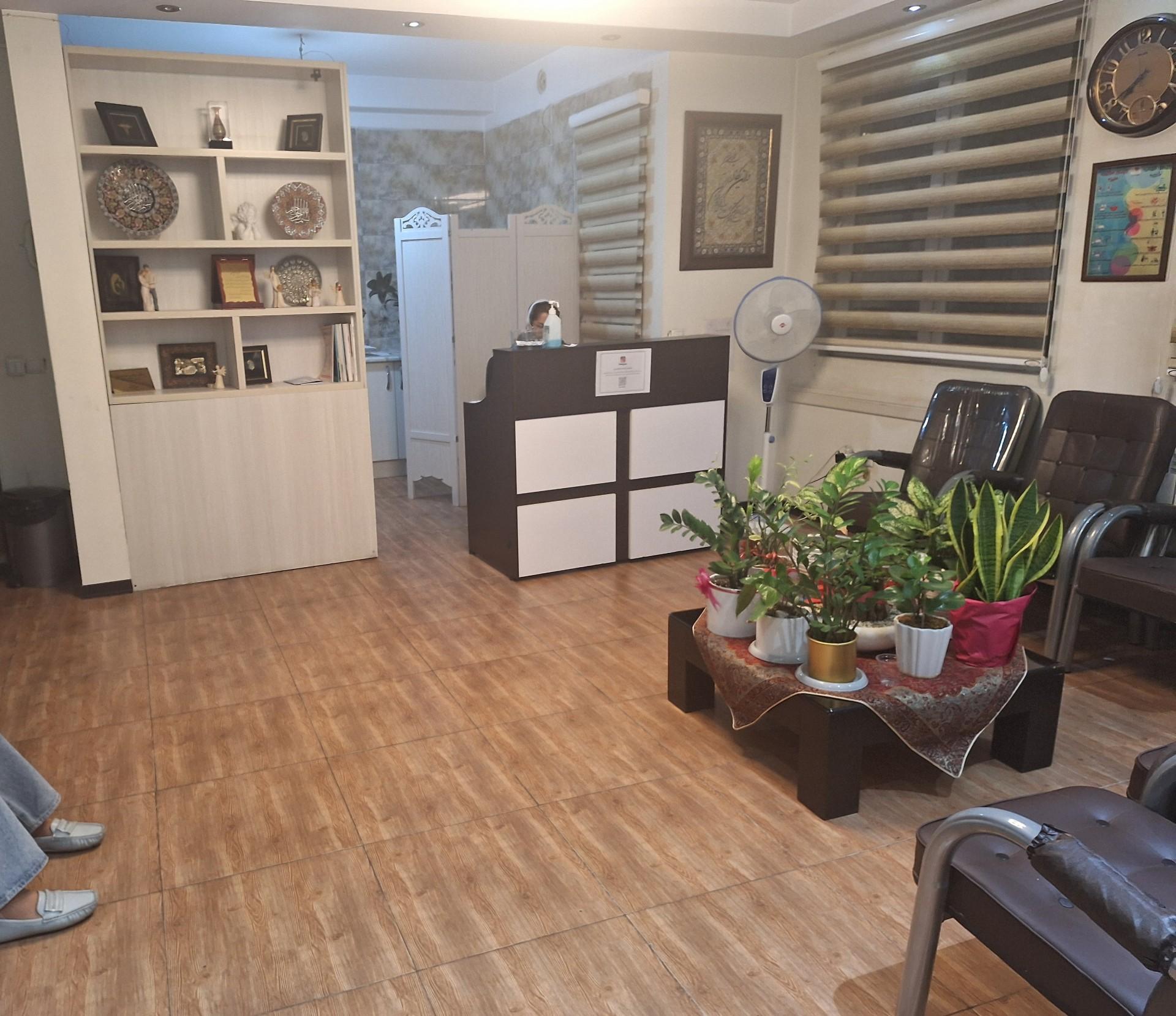 عکس دکتر نرگس خوانساری