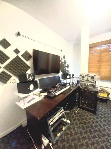 عکس آموزشگاه موسیقی خورشید