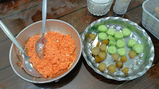 عکس غذاخوری و صبحانه خوری عمو احمد