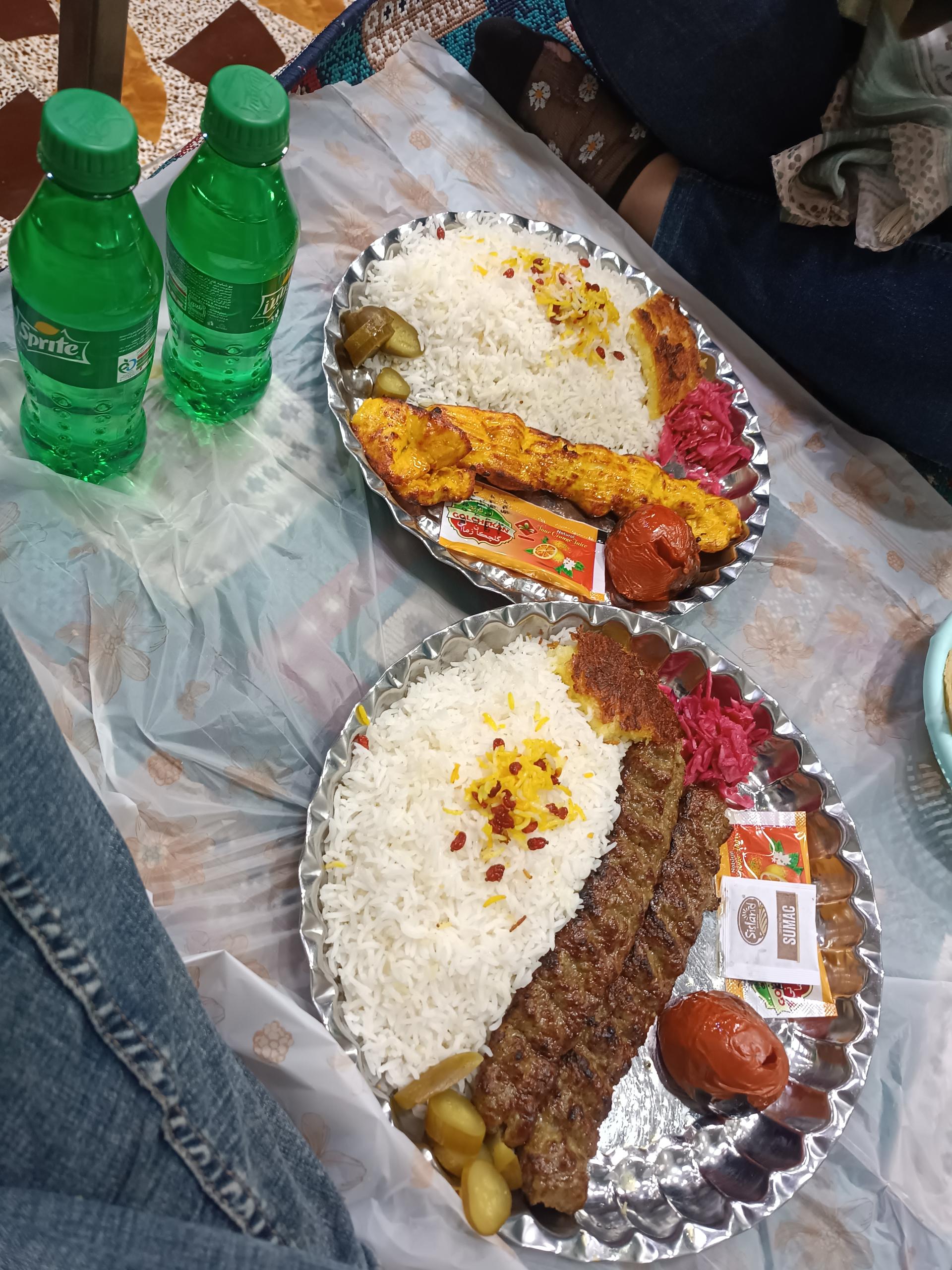 عکس سالن غذا خوری قائم (عج)