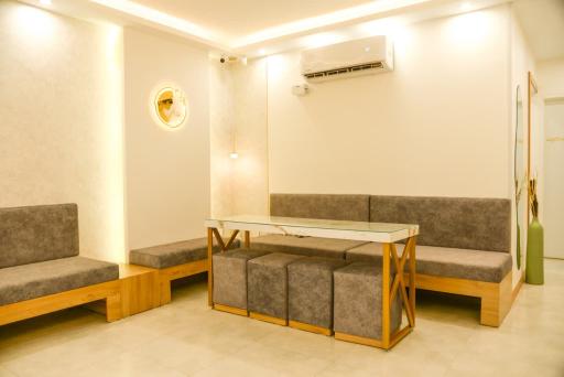 عکس کلینیک پوست و مو ریحانه النبی