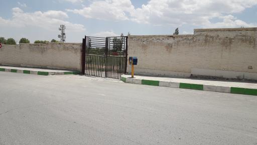 عکس درب ورودی میدان چمن تختی