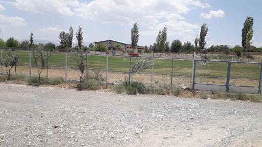 عکس درب ورودی میدان چمن تختی