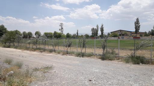 عکس درب ورودی میدان چمن تختی