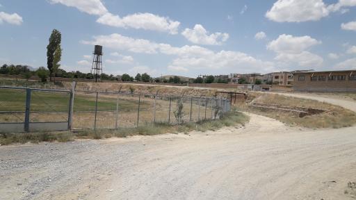 عکس درب ورودی میدان چمن تختی