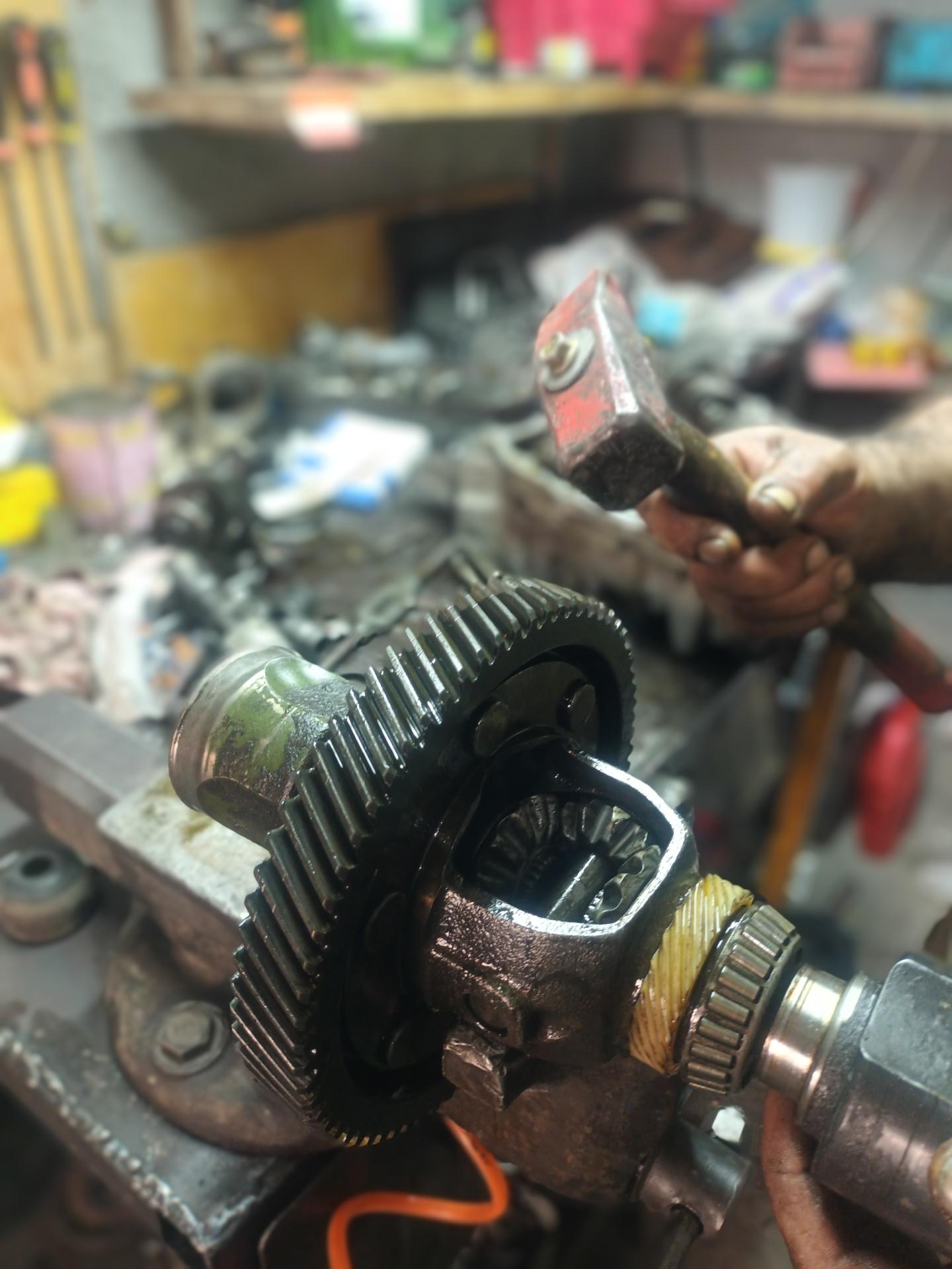 عکس تعمیرگاه تاپ سرویس یاران